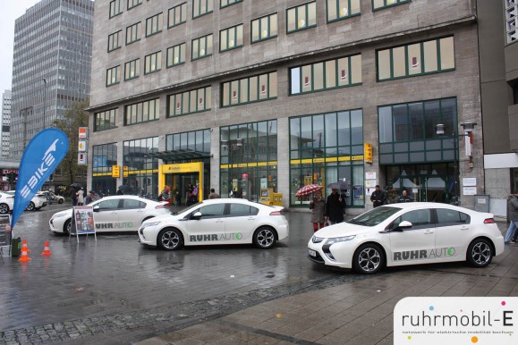 Drei der zwanzig Opel Ampera auf der RuhrAutoE Auftaktveranstaltung. Photo © Ernesto Ruge
